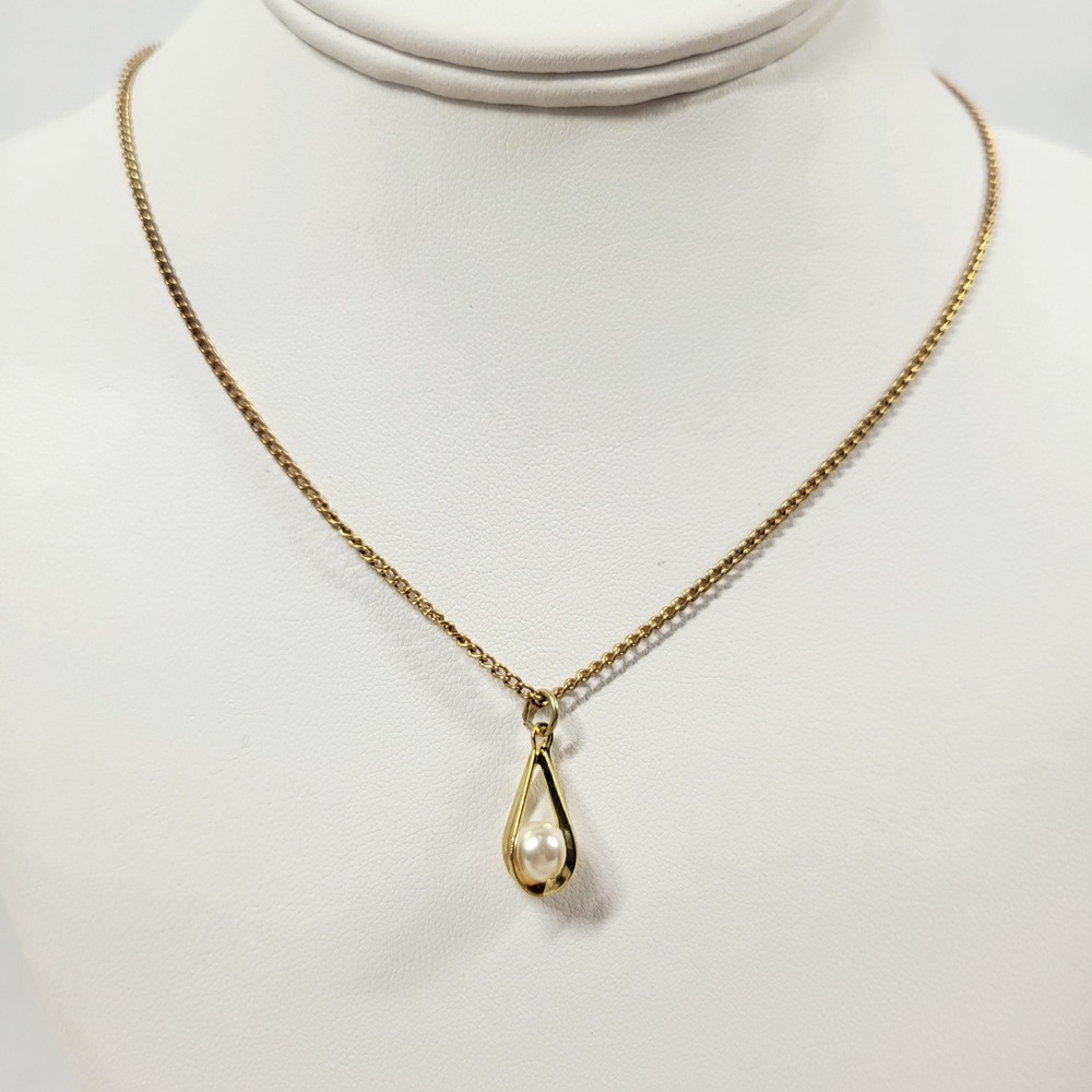 Vintage caged Pearl gold tone pendant necklace 16 inch chain